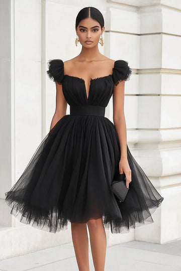 Robe de cocktail courte en tulle noir à manches courtes
